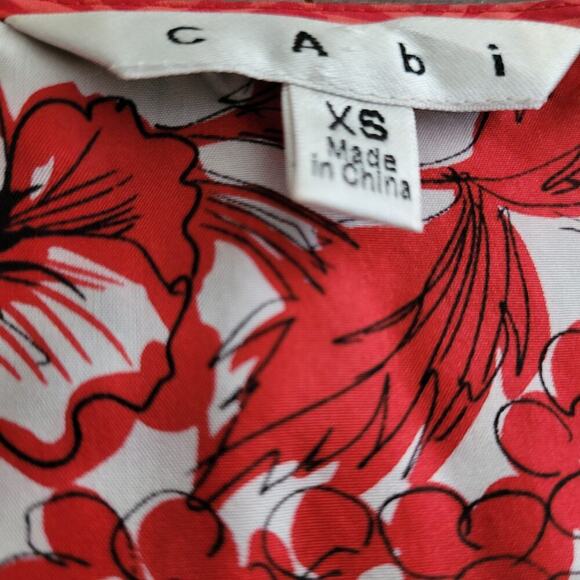 CAbi Womens Tunic Blouse Top XS White Red 100% Silk Floral Sleeveless Loose #948 - Picture 2 of 8